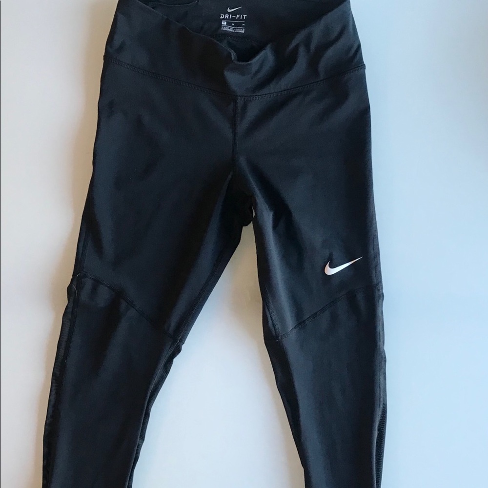 Nike dri fit crop leggings.